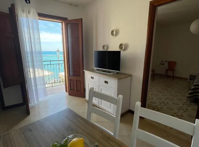 L'agnuni 카스텔라마레델골포